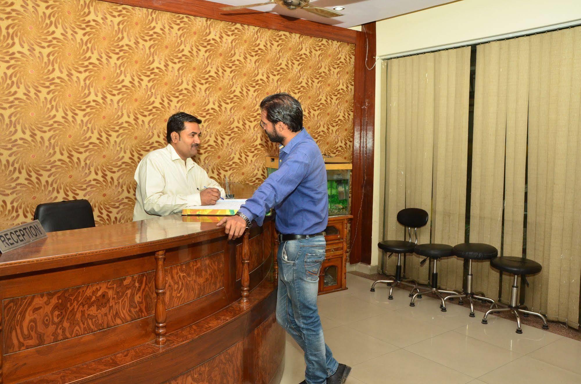 Super Hotel O Global New Delhi Eksteriør bilde